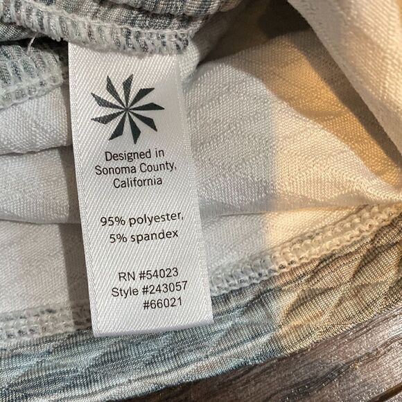 Athleta 1/4 Zip Long Sleeve- Size Small - Picture 3 of 11